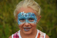 "Gabrielas Kinderschminken" war sehr beliebt - die siebenjährige Liya war von ennet dem Brünig nach Lungern gekommen.