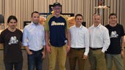 Die Verantwortlichen von «Stiär Biär»: (von links) Rolf Bissig, Thomas Gisler, Braumeister Udo Zimmermann, Geschäftsführer Urs Wagner, Verwaltungsratspräsident Max Herger und Peter Imholz. (Bild: Georg Epp)