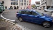Die Frauenfeld Innenstadt- hier der Kreisel Holdertor beim Rathaus - soll verkehrstechnisch entlastet werden. (Bild: Reto Martin)