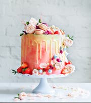 Beim Schmücken der Torte kann man sich kreativ austoben. (Bild: Getty)