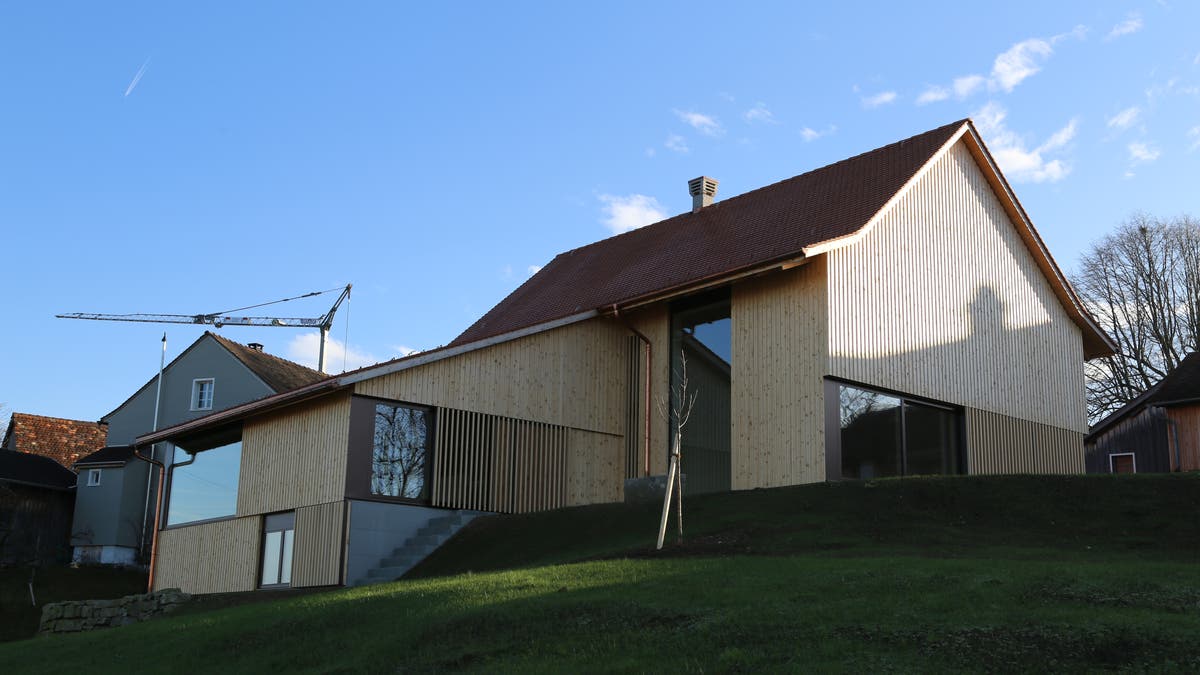Das Haus aus Holz Auf dem Buechberg steht ein Zeitzeuge