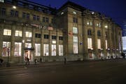 Ein Transparent am Gebäude des Hauptbahnhofs wirbt für den nächsten Klimastreik. (Bilder: David Gadze - 15. Januar 2019)