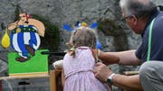 Selbst die Kleinsten konnten sich bei der Amriswiler Bundesfeier an der Armbrust versuchen. Die Attraktion kam bei den Besuchern gut an. (Bild: Manuel Nagel)