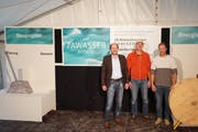 Sind bereit, am Spatenstich den Hebel von Planung auf Start umzulegen: Architekt Martin Mathis, Bauherr Sämi Zgraggen und Pirmin Reichmuth von Ecocoach (von links). (Bild: PD/Kuno Scheuber, Buochs, 14. Januar 2019)