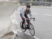 Hat den Einzelsieg im Visier: der 30-jährige Sarner Michael Achermann, hier 2016 beim Aufstieg auf den Furkapass. (Bild: Urs Flüeler/Keystone, Furkapassstrasse, 11. Juni 2016)