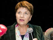 Viola Amherd präsentiert sich in Brig vor den Medien als Nachfolgekandidatin für Bundesrätin Doris Leuthard und als Brückenbauerin. (Bild: Keystone/JEAN-CHRISTOPHE BOTT)