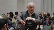 Daniel Barenboim bei einer Probe in der Berliner Barenboim-Said-Akademie - Szenenbild aus «Jenseits der Musik». (Bild: Jenseits der Musik/Filmstill)