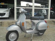 Gesucht wird so eine silbergraue Vespa mit dem Kennzeichen SG25412. (Bild: PD)