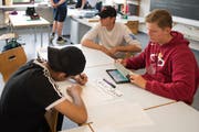 Buben machen in der Schule mehr Probleme als Mädchen. Stimmt das wirklich? «Hier muss man klar unterscheiden zwischen Probleme machen und Probleme haben», sagt Guggenbühl. (Bild: Christian Beutler(Keystone)