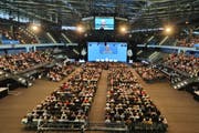 Nicht nur Eishockey: In der Zuger Bossard Arena finden auch diverse weitere Events statt, so beispielsweise alljährlich die Generalversammlung der Zuger Kantonalbank. Bild: Werner Schelbert (Zug, 5. Mai 2018)