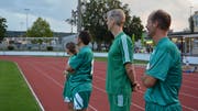 Die stehende Ersatzbank des FC Gemeinderat: Bünter, Müller, Stokholm und Kienast. (Bild: Mathias Frei)