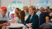 Nationalrätin Verena Herzog mischt sich unters Volk. (Bild: Mathias Frei)