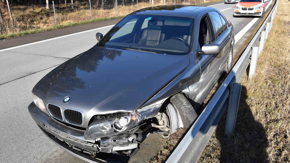 Die Polizei sucht nach einem Unfall auf der A13 bei ...