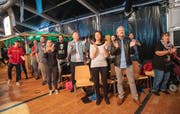 Die vielen Gottesdienst-Besucher liessen sich mitreissen.