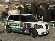 Der «London Cab» der Schweizer Botschaft im Vereinigten Königreich wirbt aktuell für die Ausstellung des Lausanner Künstlers Félix Vallotton in der Royal Academy of Arts. (Bild: Twitter/Swiss Embassy UK)
