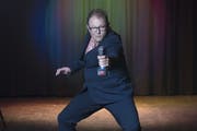 Stefan Heuss in seinemneuen Programm «Die grössten Schweizer Patente». (Bild: PD - 18. März 2019)