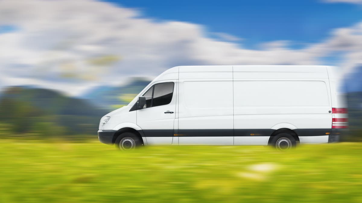 Neu St.Johann Weisser Lieferwagen fährt Velofahrer an und begeht Fahrerflucht Kantonspolizei Neu St.Johann Weisser Lieferwagen fährt Velofahrer an und begeht Fahrerflucht Kantonspolizei
