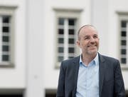 Roland Fischer, Präsident der Grünliberalen Partei des Kantons Luzern, will in den Regierungsrat. Auf dem Bild zu sehen ist Fischer vor dem Luzerner Theater. (Bild: Pius Amrein (Luzern, 31. März 2016))