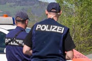 Ein Mann wurde durch eine Schusswaffe schwer verletzt. (Symbolbild: Keystone)