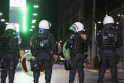 FCSG-Chaoten griffen nach dem Spiel in Zürich Einsatzkräfte an. (Symbolbild: Keystone)
