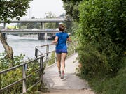 Die meisten sind dagegen, dass Personen, die einen "gesunden" Lebensstil pflegen, weniger und Personen, die "ungesund" leben, höhere Krankenkassenbeiträge bezahlen. (Bild: Keystone/ENNIO LEANZA)