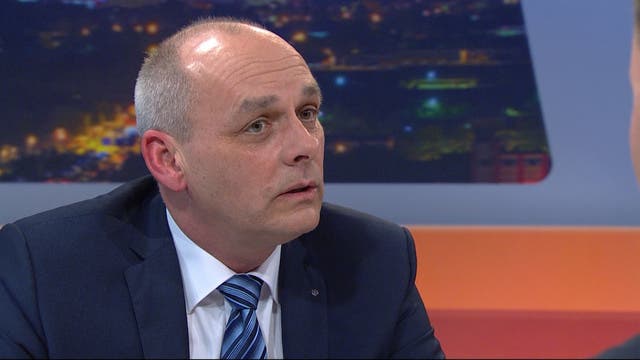 Safenwil Er Sucht Sie