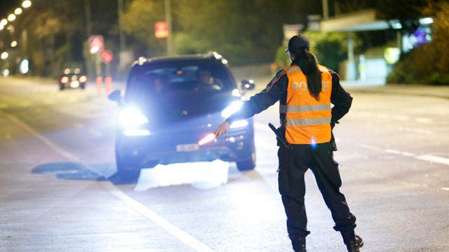 BAAR: Polizei fasst drei gesuchte Personen | Luzerner Zeitung