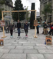 Kontrovers diskutiert: Die Aktion der St.Galler Klimajugend auf dem Kornhausplatz. (Bild: pd)