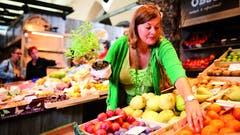 In der historischen Markthalle gibt es (fast) alles, was das Herz begehrt. (Bild: Jean-Claude Winkler)