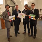 Die JSVP Uri hat die Unterschriften Adrian Zurfluh (Zweiter von links), stellvertretender Kanzleidirektor, übergeben. (Bild: PD, Altdorf, 15. Oktober 2019)
