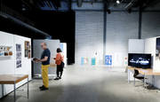 Ein breites Kunstangebot erwartet die Besucher an der Wettbewerbsausstellung zum Zuger Werkjahr in der Chollerhalle Zug. Bild: Stefan Kaiser (Zug, 24. Juni 2018)