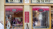 Stein gegen Scheibe geworfen: Metzgerei in Genf nach einer Attacke. (Bild: Keystone)