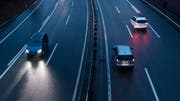 Autos fahren über die Autobahn A4 (Symbolbild: Gaetan Bally / Keystone (Goldau, 8. Januar 2016))