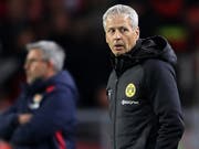 Lucien Favre (im Vordergrund) gewann das Cup-Duell zwischen den beiden Schweizer Trainern gegen Urs Fischer ganz knapp (Bild: KEYSTONE/EPA/FRIEDEMANN VOGEL)