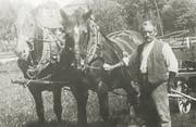 Firmengründer Johann Nepomuk Scherrer-Widmer mit einem landwirtschaftlichen Pferdegespann. (Bild: PD)