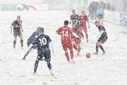 So sah der Ifang aus, kurz bevor der Schiedsrichter das Spiel Bazenheid - Amriswil abbrechen musste. (Bild: Beat Lanzendorfer)