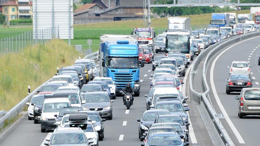 STRASSENVERKEHR: Stau nach Unfall auf der A2 | Luzerner Zeitung