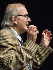 Thomas Götz als Arnold Schnyder in «Ergötzliches». (Bilder: Reto Martin)