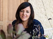 Geschäftsführerin des Unverkpackt-Ladens, Daniela Eiterer, bedient zahlreiche Kunden aus der Schweiz. (Bild: Christina Vaccaro)