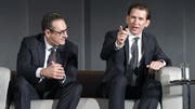 Österreichs Vizekanzler Heinz-Christian Strache (links) und Bundeskanzler Sebastian Kurz (ÖVP) bei einer Diskussionsrunde zum Thema EU. (Bild: APA/HANS KLAUS TECHT)