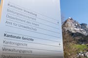 Ein Informationsschild vor dem Kantonsgericht Schwyz (Bild: Keystone/Ennio Leanza (4. April 2018))