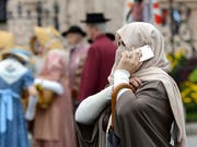 Der Kanton Tessin muss sein Verhüllungsverbot ergänzen, zu Gunsten von politischen Kundgebungen und gewerblichen Aktionen. Das hat das Bundesgericht entschieden. (Bild: KEYSTONE/MARTIAL TREZZINI)