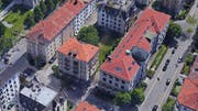 So könnte dereinst das teilweise bebaute Wiesli im Museumsquartier aussehen. Auf seinem vorderen Teil an der Hadwigstrasse soll ein Neubau entstehen. Die hintere Hälfte bliebe grün. (Fotomontage: St.Galler Pensionskasse - 5. September 2019)