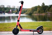 Das E-Skooter-Modell «Voiager 2». Damit sollen gemäss «Voi»-Eigenwerbung urbane Astronauten ihre Stadt erkunden. (Bild: PD)