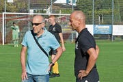 Ratlose Gesichter beim FC Wattwil Bunt. Links Sportchef Albert «Gusti» Geiger. Rechts Trainer Patric Porchet. (Bild: Beat Lanzendorfer)