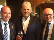 Der Ex-Stadtsanktgaller und Zuger Stadtschreiber Martin Würmli, Schwingerkönig Harry Knüsel sowie der St.Galler CVP-Nationalrat Nicolo Paganini (von links) beim Zusammentreffen im Bundeshaus. (Bild: PD)