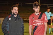 Die Enttäuschung über das 1:1 ist Geburtstagskind Christoph Gebert, rechts neben Co-Trainer Edgar Da Cunha, deutlich anzusehen. (Bild: Beat Lanzendorfer)