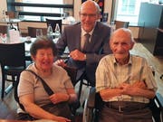 Hanni und Siegfried Wyler mit dem aktuellen Kiwanis-Präsidenten Philip Schneider im Clublokal Candela. (Bild: PD - 16. September 2019)