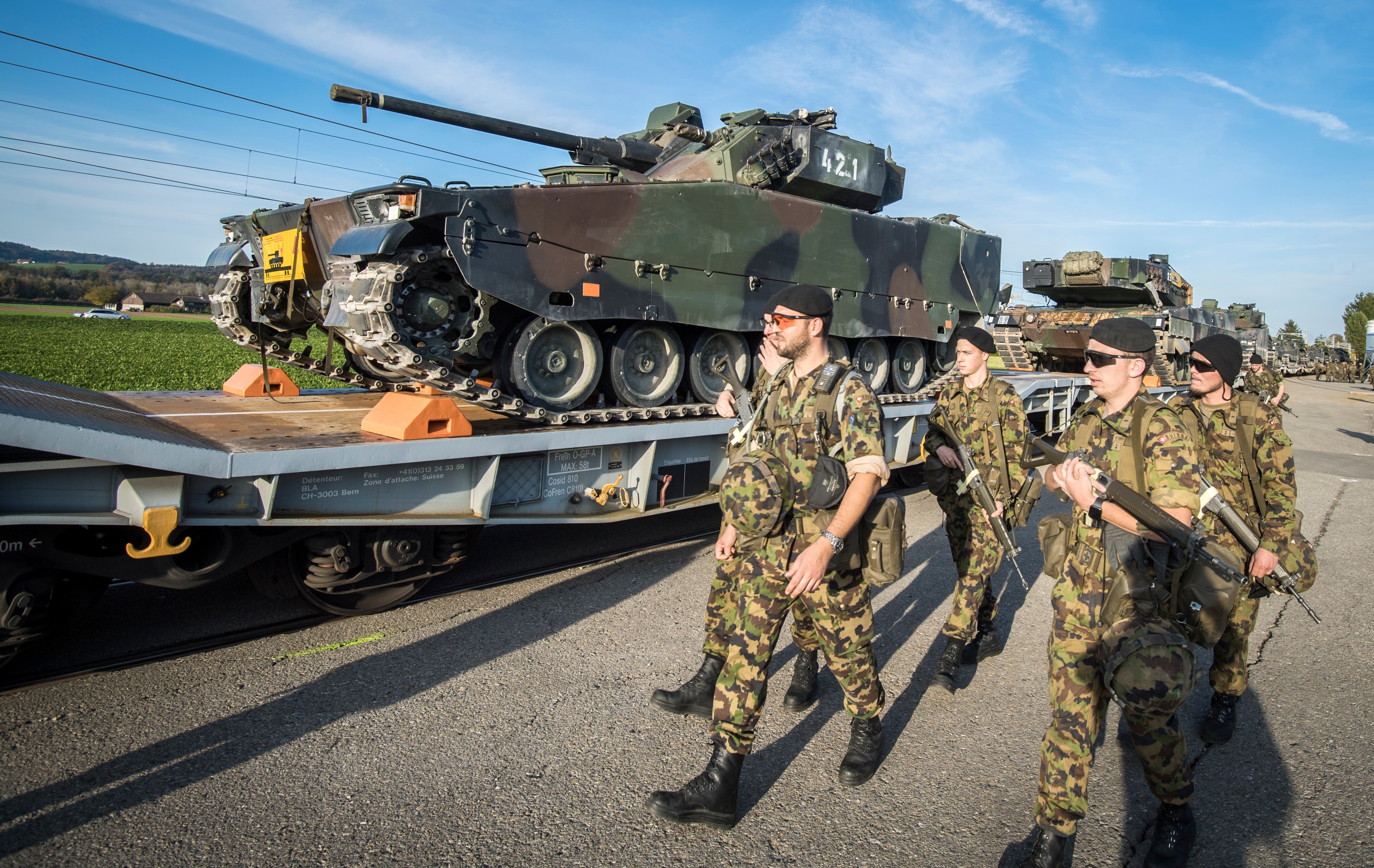 Bildstrecke Volltruppenubung Gladius 12 Armeepanzer Drohnen Durch Den Thurgau