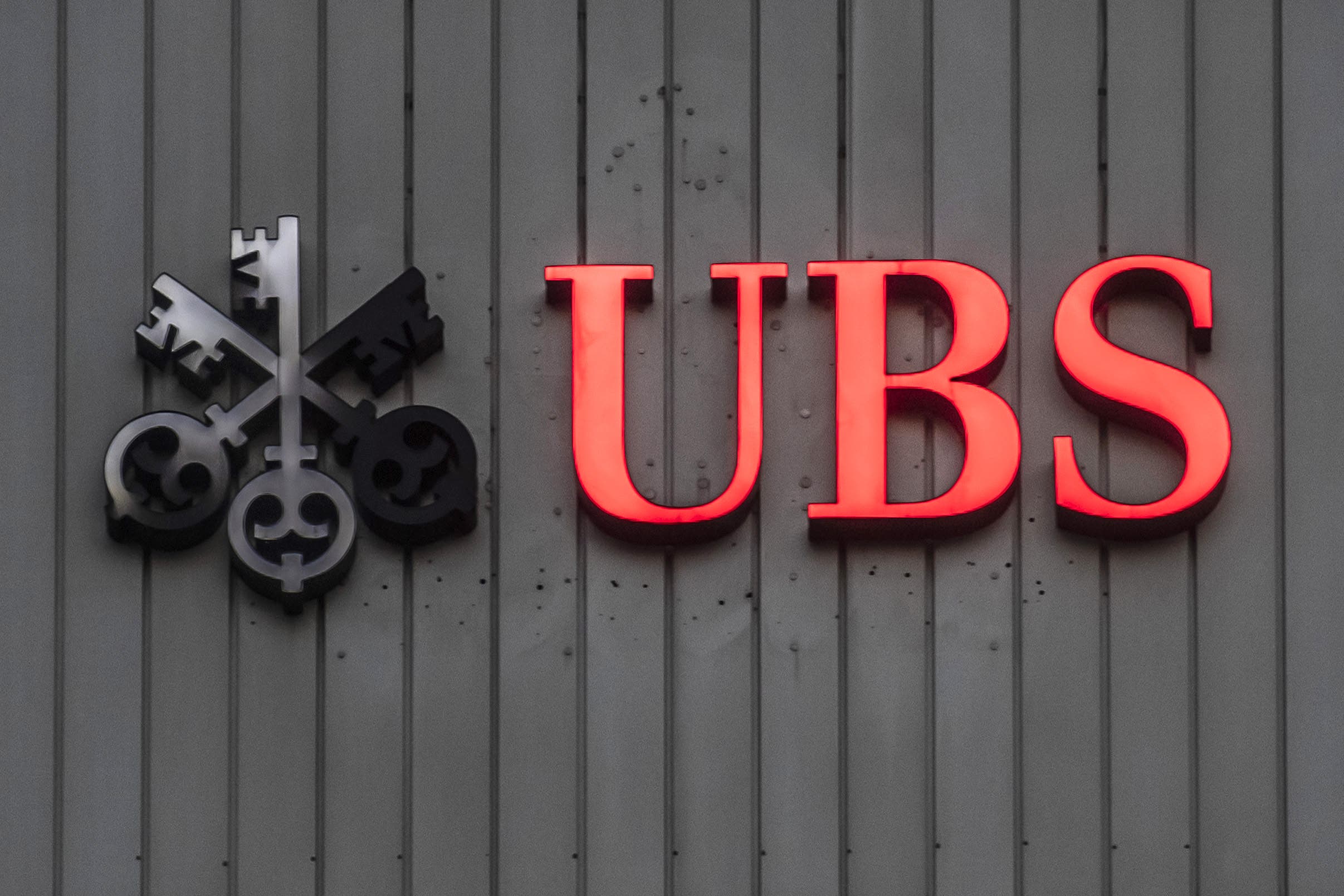 Ubs Fuhrt Negativzinsen Ab Bar Betragen Von 2 Millionen Franken Ein Luzerner Zeitung